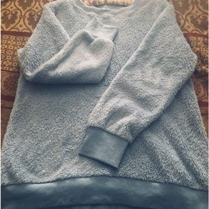 Sherpa sweatshirt. Leo Rosi. Light blue woman’s top. NWT